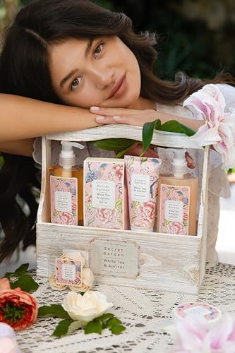 Accentra – Duschset Frauen Geschenkset im Holzkorb – 8-teiliges Pflegeset mit Duschgel, Bodylotion, Badezusätzen, Peeling & Handcreme – Wellness Geschenk Set