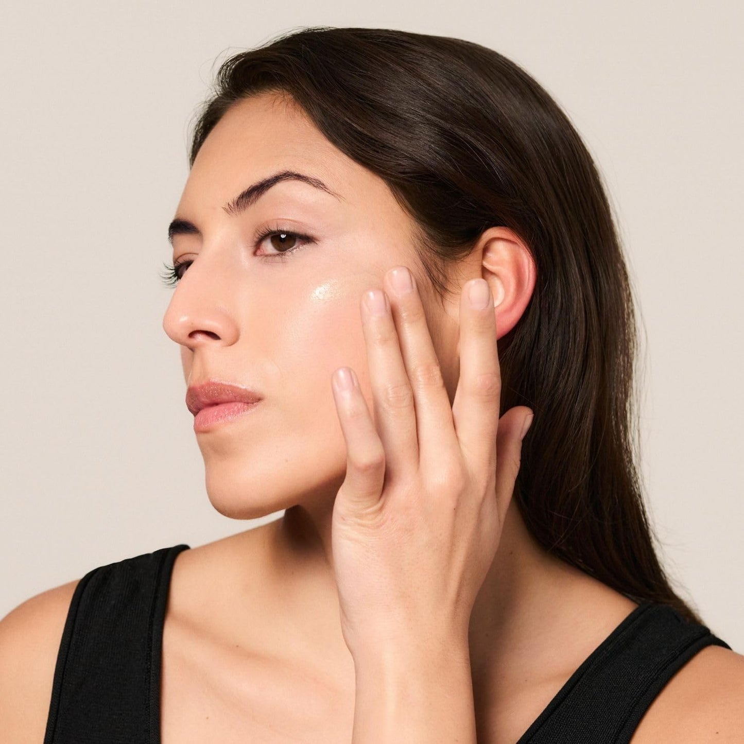 MAGIC FINISH Supercharge Serum Foundation Creamy Nude – Feuchtigkeit spendende Foundation & straffendes Gesichtsserum in Einem, Anti-Aging Make-up