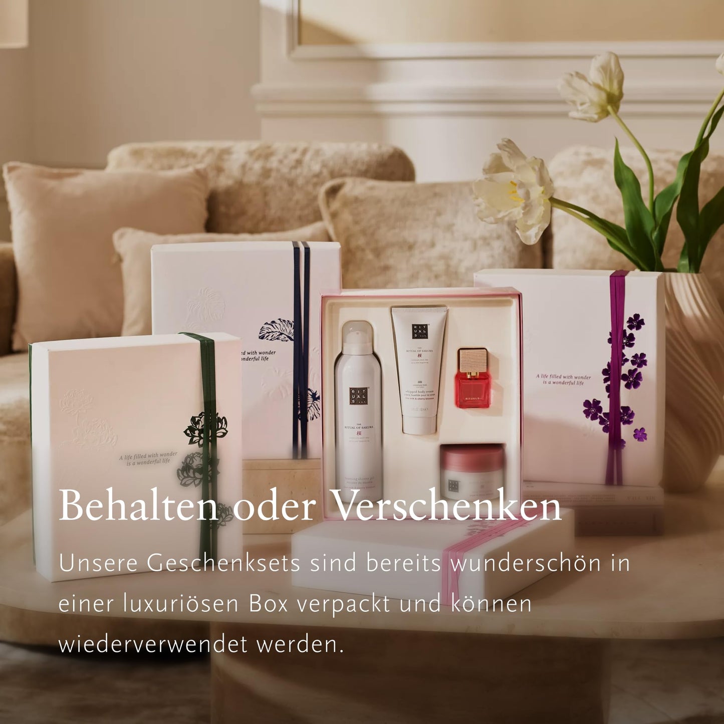 RITUALS Geschenkset The Ritual of Karma Medium, vier Hautpflegeprodukte mit Lotusblüte und Weißem Tee – Bade-Geschenkbox mit pflegender und beruhigender Wirkung