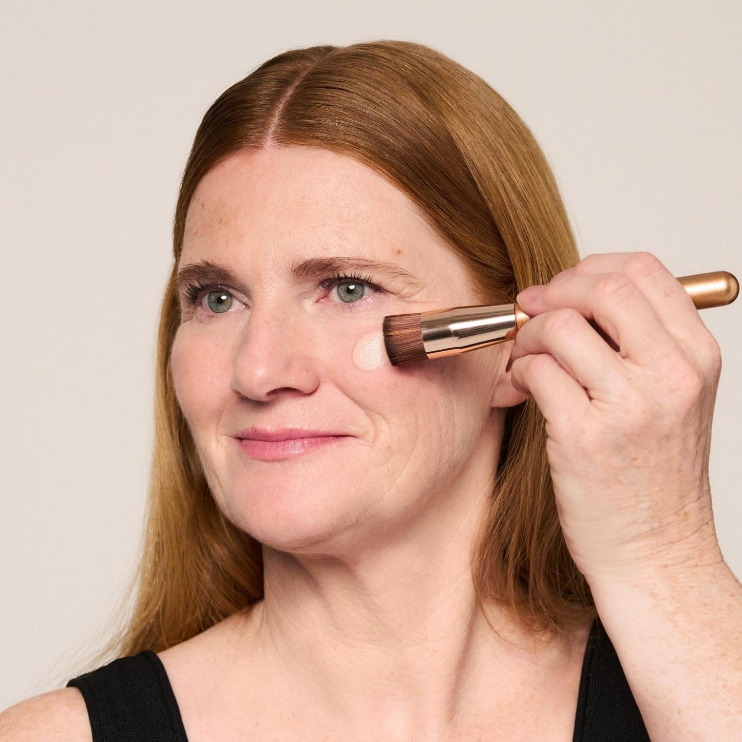 MAGIC FINISH Supercharge Serum Foundation Creamy Nude – Feuchtigkeit spendende Foundation & straffendes Gesichtsserum in Einem, Anti-Aging Make-up