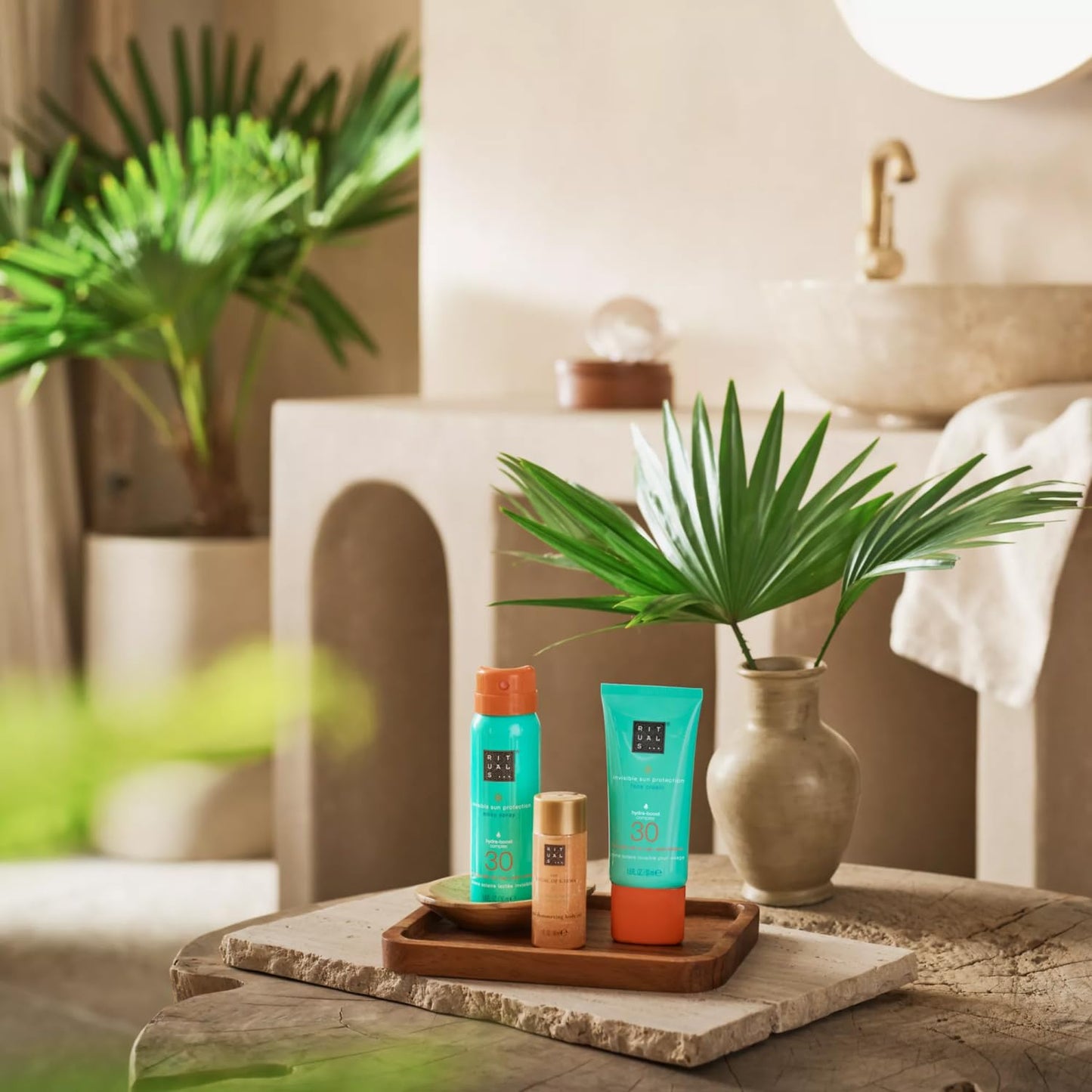 Rituals The Ritual of Karma | Gesichtssonnenschutz mit LSF 30, Sonnenschutzspray mit LSF 30 und schimmerndes Körperöl