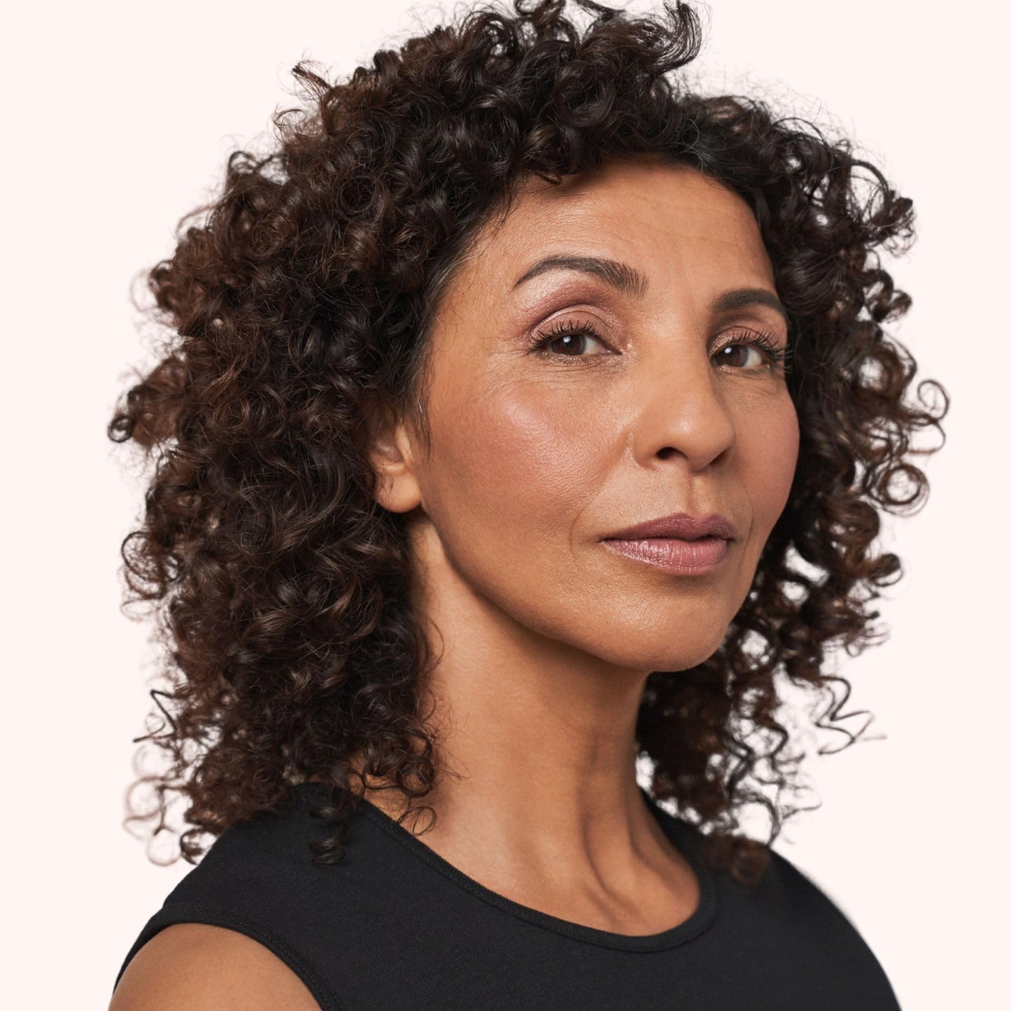 MAGIC FINISH Satin Blush Peachy Rose (4g) – Blush mit Satin-Touch Textur für ein perfektes Make Up, hochpigmentierte Beauty-Farben