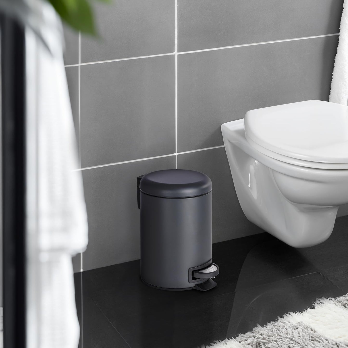 WENKO Leman Cosmetic Pedal Bin Matte Gold 3 L – Cosmetic Bin, Rubbish Bin with Anti-Fingerprint Capacity: 3 litres, stainless steel, 17 x 25 x 22.5 cm, gold