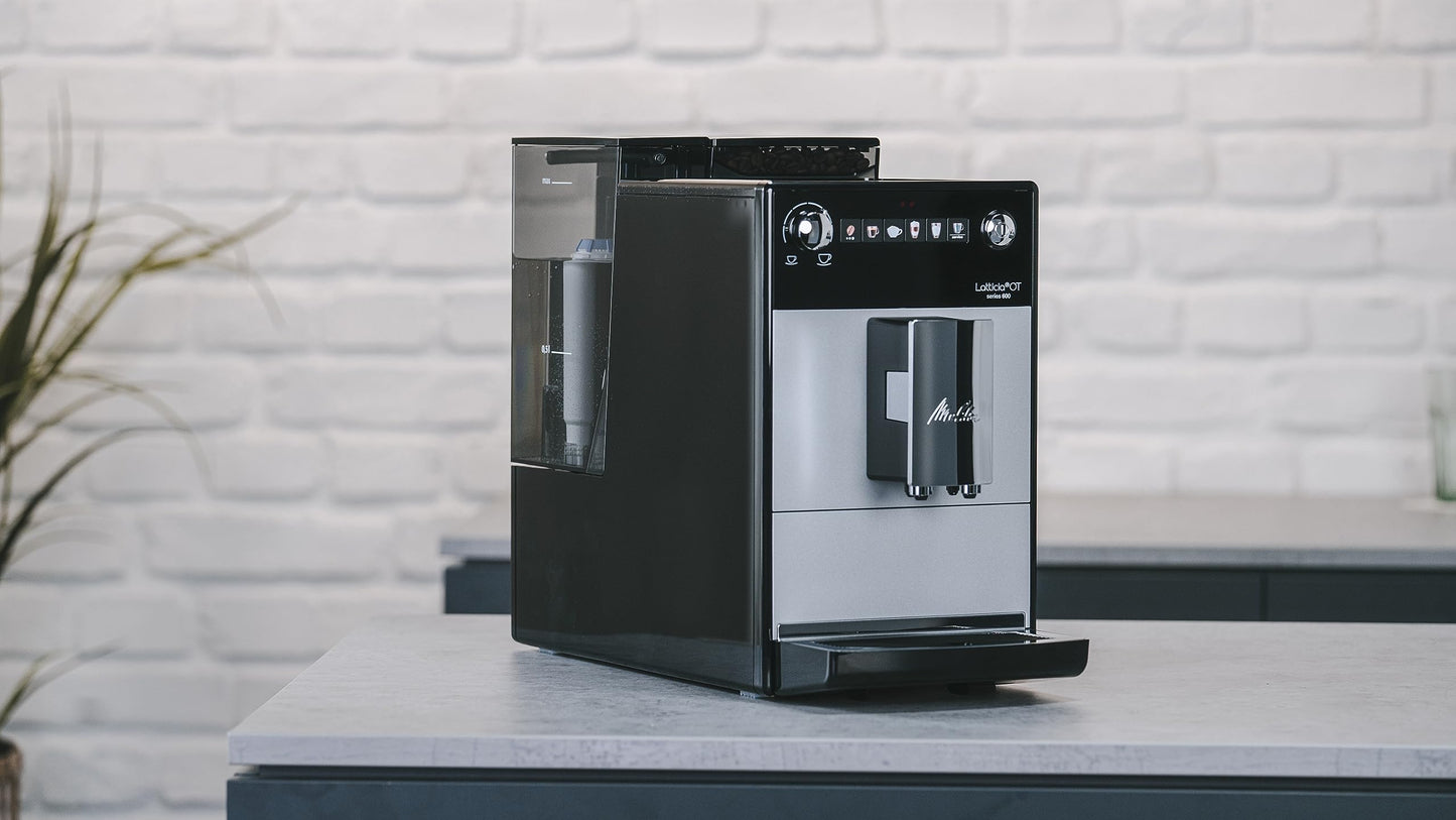 Melitta Latticia OT - Kaffeevollautomat mit Milchsystem, Kaffeemaschine mit Mahlwerk für z. B. Kaffee oder Cappuccino