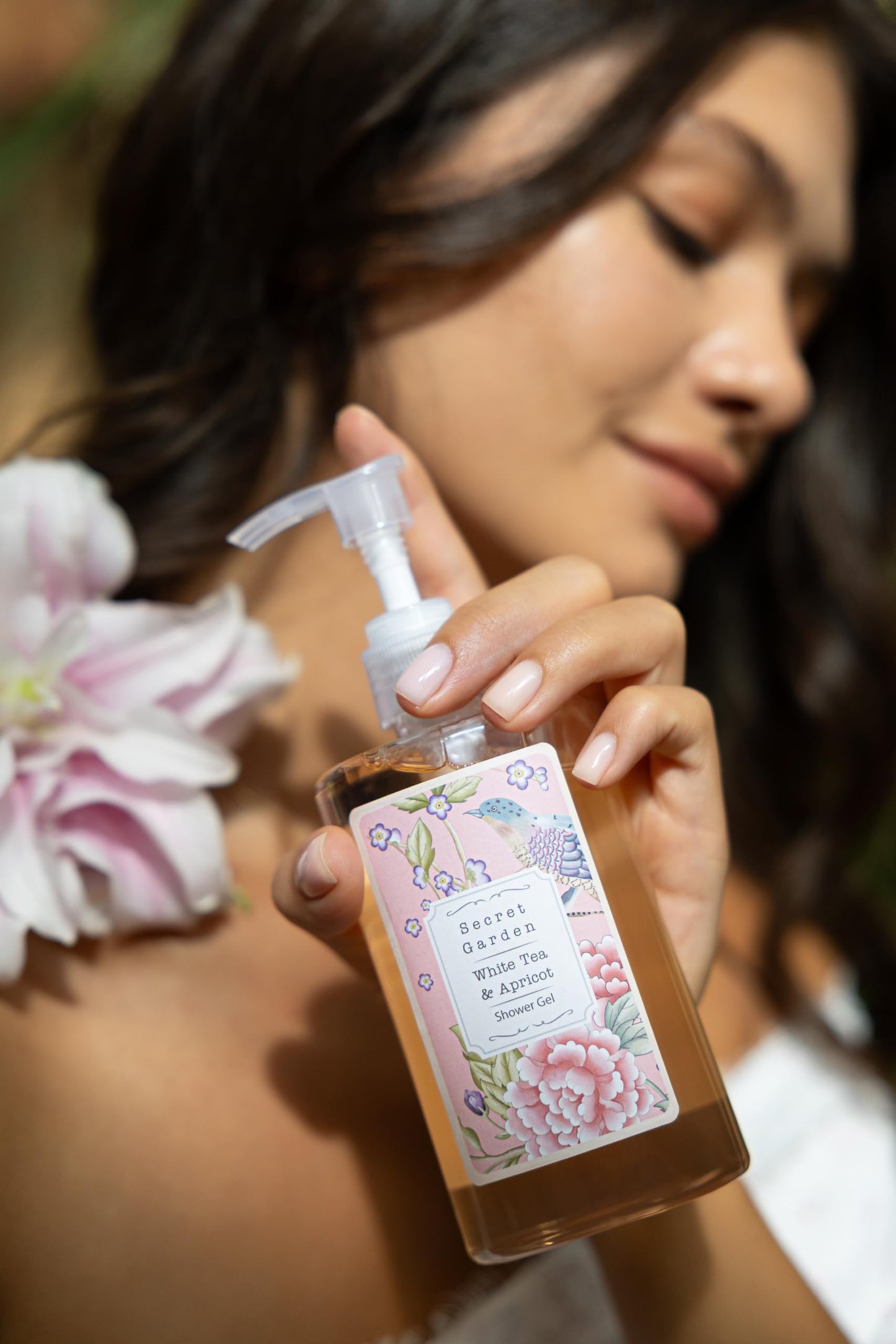 Accentra – Duschset Frauen Geschenkset im Holzkorb – 8-teiliges Pflegeset mit Duschgel, Bodylotion, Badezusätzen, Peeling & Handcreme – Wellness Geschenk Set