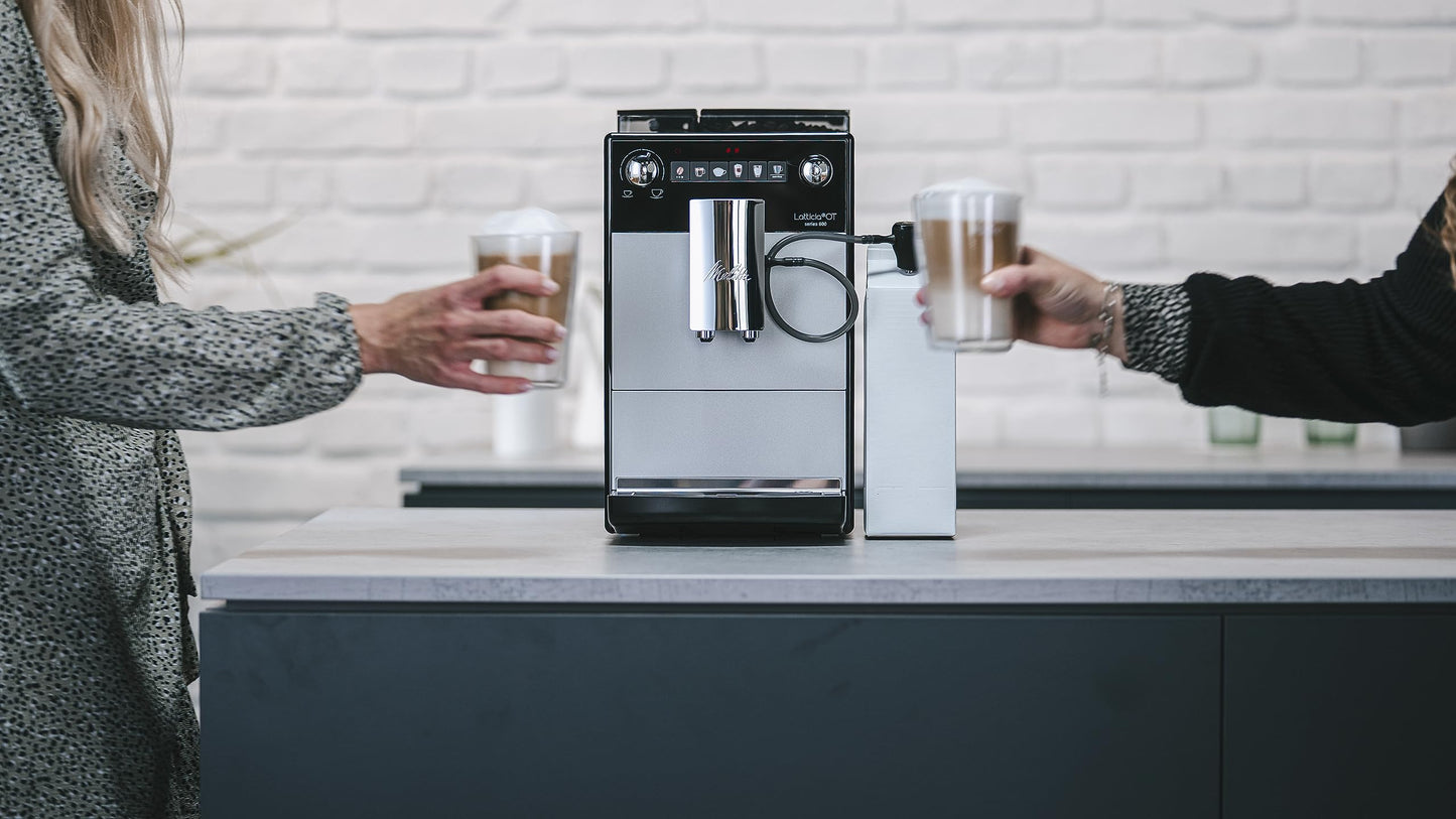 Melitta Latticia OT - Kaffeevollautomat mit Milchsystem, Kaffeemaschine mit Mahlwerk für z. B. Kaffee oder Cappuccino